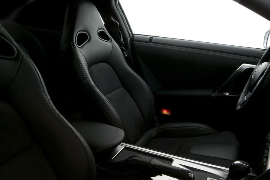  Nissan GT-R 2008 года  (US) (фото 16 из 52)